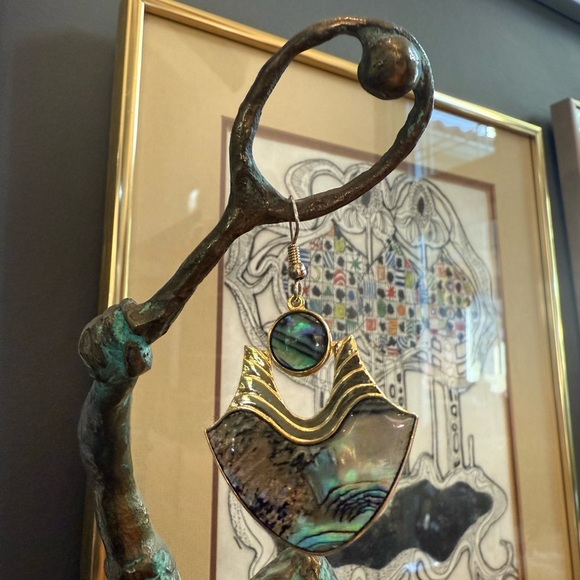 Vintage Gold coloured abalone mother of pearl earrings @ Vuri stamped - Picture 12 of 17